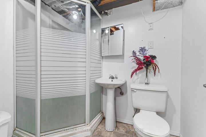 Photo 21 at D - 20 Benlea Drive, Nepean (Tanglewood), Ottawa