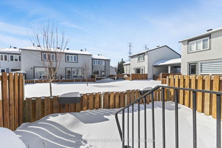 Photo 23 at D - 20 Benlea Drive, Nepean (Tanglewood), Ottawa