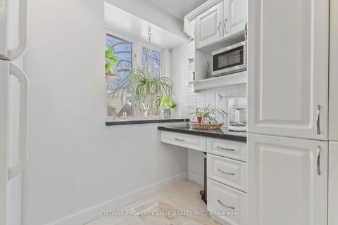 Photo 5 at D - 20 Benlea Drive, Nepean (Tanglewood), Ottawa