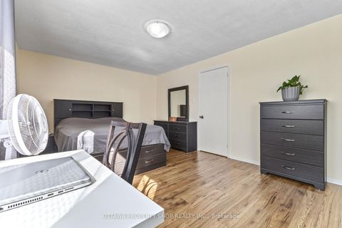 Photo 12 at D - 20 Benlea Drive, Nepean (Tanglewood), Ottawa