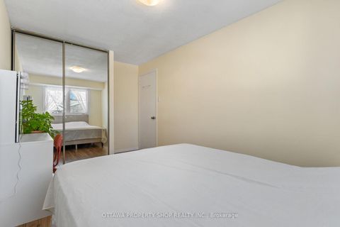 Photo 15 at D - 20 Benlea Drive, Nepean (Tanglewood), Ottawa