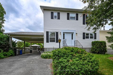 Photo 3 at 22 Poole Creek Crescent, Fringewood, Stittsville