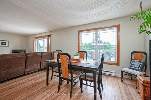 Photo 9 at 22 Poole Creek Crescent, Fringewood, Stittsville