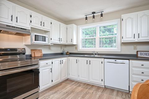 Photo 15 at 22 Poole Creek Crescent, Fringewood, Stittsville