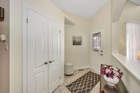 Photo 3 at 49 Peregrine Crescent, Bridlewood, Kanata