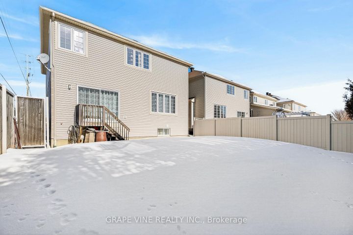 Photo 4 at 112 Sunita Crescent, Nepean (Stonebridge), Ottawa
