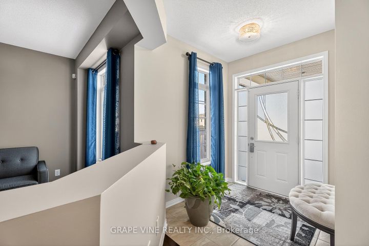 Photo 5 at 112 Sunita Crescent, Nepean (Stonebridge), Ottawa