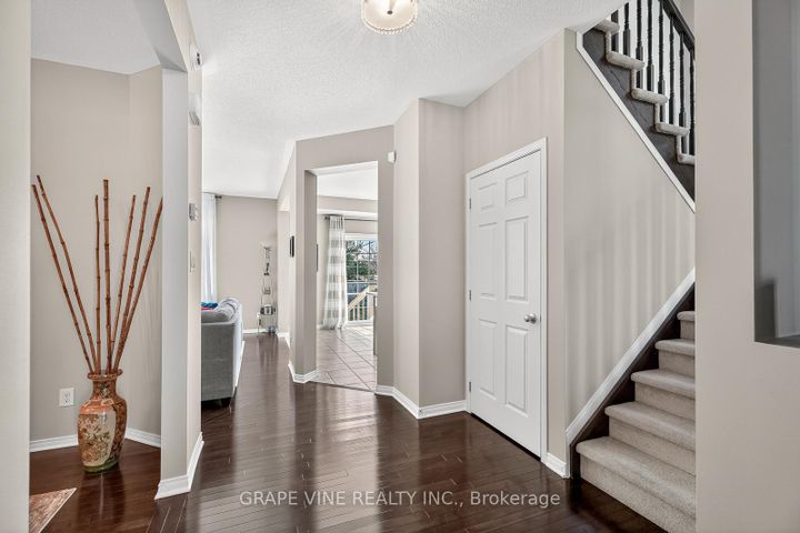 Photo 9 at 112 Sunita Crescent, Nepean (Stonebridge), Ottawa