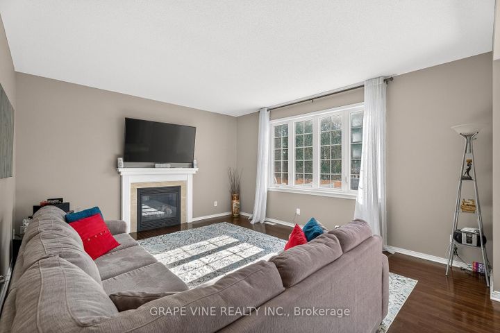 Photo 12 at 112 Sunita Crescent, Nepean (Stonebridge), Ottawa