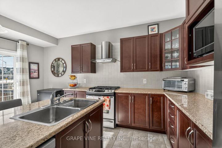 Photo 18 at 112 Sunita Crescent, Nepean (Stonebridge), Ottawa