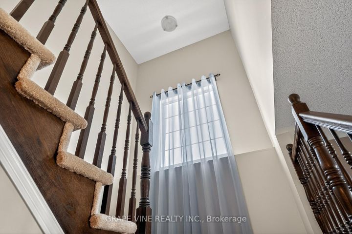 Photo 20 at 112 Sunita Crescent, Nepean (Stonebridge), Ottawa