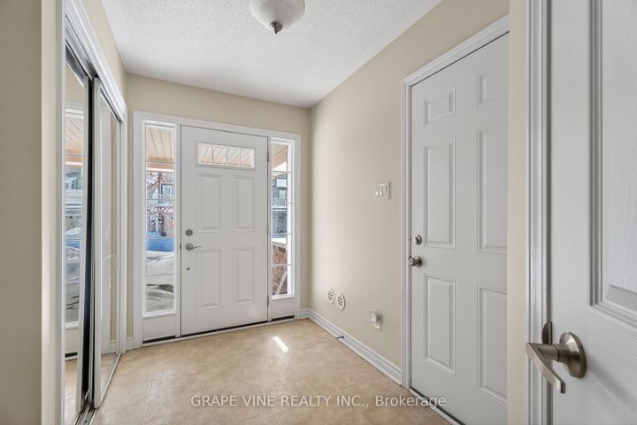 Photo 4 at 330 Sweet Grass Circle, Nepean (Half Moon Bay), Ottawa