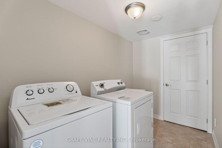 Photo 6 at 330 Sweet Grass Circle, Nepean (Half Moon Bay), Ottawa