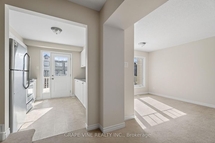 Photo 8 at 330 Sweet Grass Circle, Nepean (Half Moon Bay), Ottawa