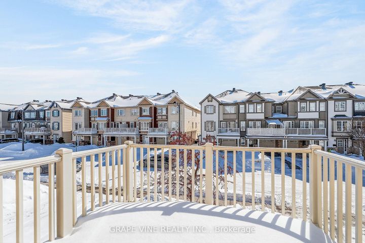 Photo 10 at 330 Sweet Grass Circle, Nepean (Half Moon Bay), Ottawa