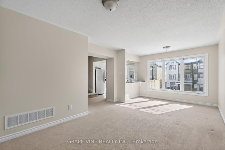 Photo 15 at 330 Sweet Grass Circle, Nepean (Half Moon Bay), Ottawa