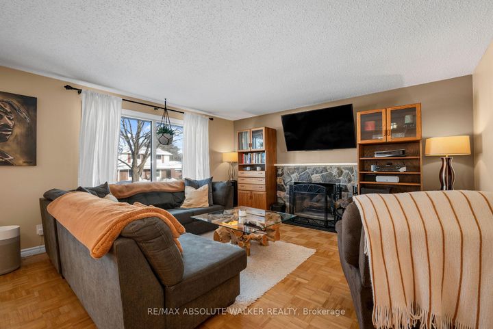 Photo 6 at 19 Lambert Drive, Nepean (Sheahan Estates/Trend Village), Ottawa