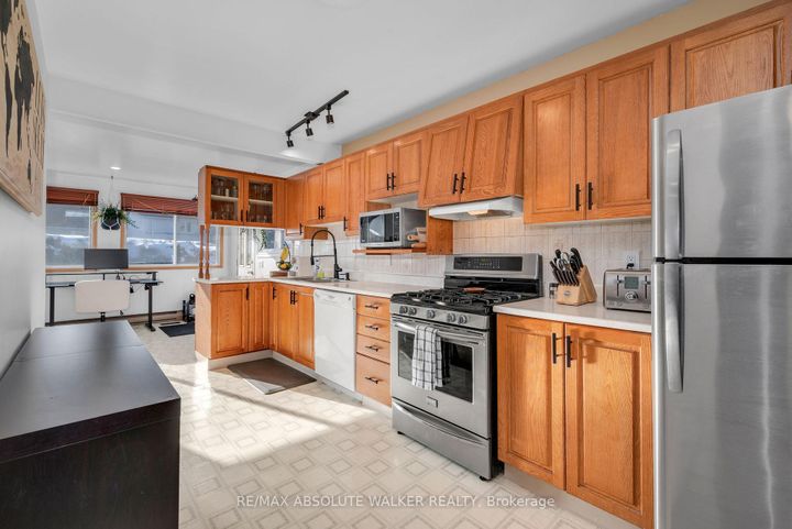 Photo 11 at 19 Lambert Drive, Nepean (Sheahan Estates/Trend Village), Ottawa