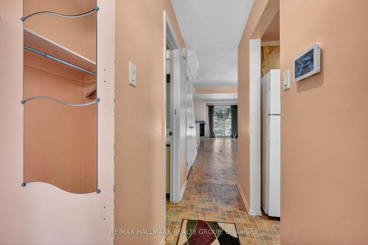 Photo 3 at D - 116 Valley Stream Drive, Nepean (Leslie Park), Ottawa