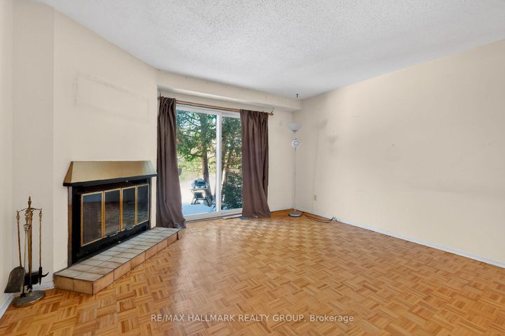 Photo 5 at D - 116 Valley Stream Drive, Nepean (Leslie Park), Ottawa