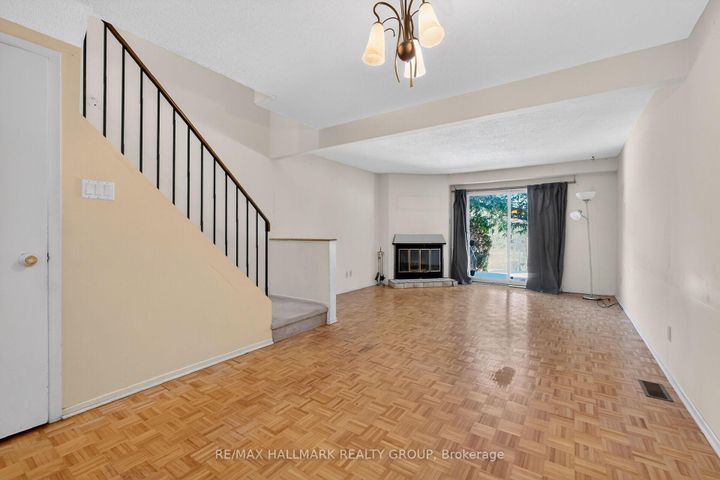 Photo 8 at D - 116 Valley Stream Drive, Nepean (Leslie Park), Ottawa