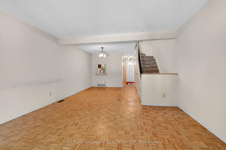 Photo 10 at D - 116 Valley Stream Drive, Nepean (Leslie Park), Ottawa