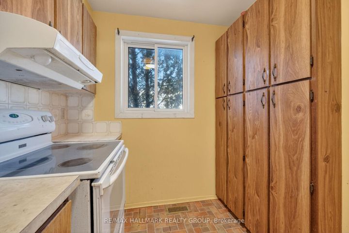 Photo 17 at D - 116 Valley Stream Drive, Nepean (Leslie Park), Ottawa