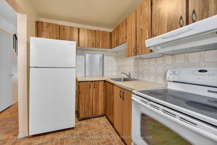 Photo 18 at D - 116 Valley Stream Drive, Nepean (Leslie Park), Ottawa