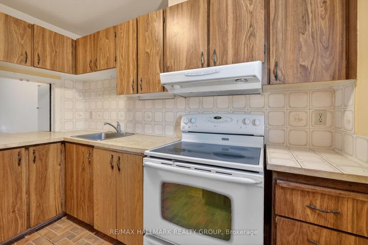 Photo 19 at D - 116 Valley Stream Drive, Nepean (Leslie Park), Ottawa