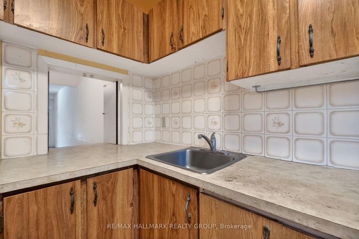 Photo 20 at D - 116 Valley Stream Drive, Nepean (Leslie Park), Ottawa