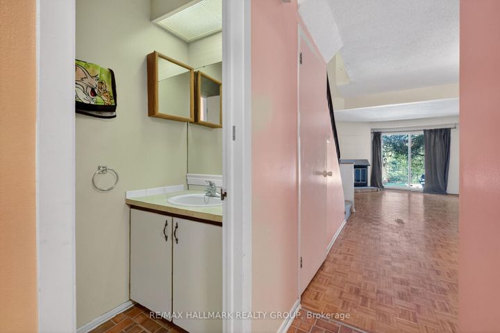 Photo 22 at D - 116 Valley Stream Drive, Nepean (Leslie Park), Ottawa