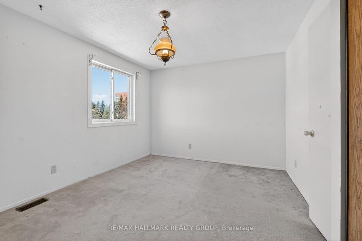 Photo 31 at D - 116 Valley Stream Drive, Nepean (Leslie Park), Ottawa