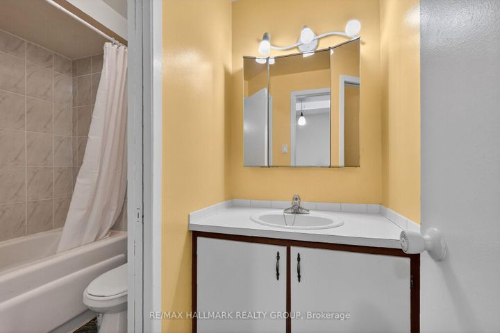 Photo 35 at D - 116 Valley Stream Drive, Nepean (Leslie Park), Ottawa