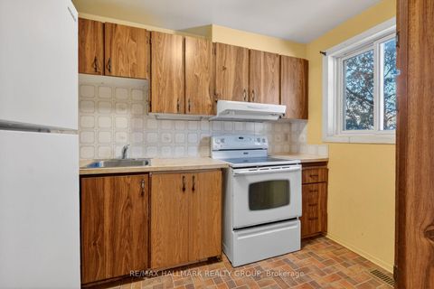 Photo 15 at D - 116 Valley Stream Drive, Nepean (Leslie Park), Ottawa