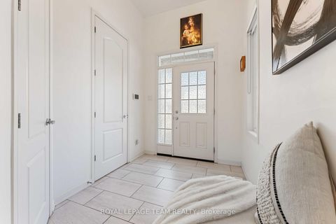 Photo 3 at 359 Melodie Street, Mer Bleue/Bradley Estates/Anderson Park, Orleans