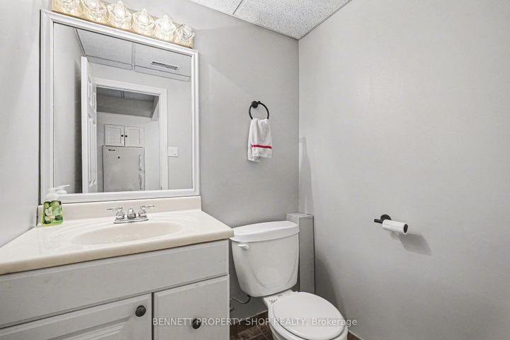 Photo 18 at 4 Bartley Crescent, Nepean (On the Green), Ottawa