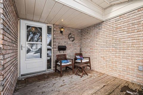 Photo 1 at 4 Bartley Crescent, Nepean (On the Green), Ottawa