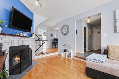 Photo 3 at 4 Bartley Crescent, Nepean (On the Green), Ottawa