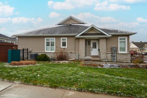 Photo 3 at 176 Minoterie Ridge, Camelot, Orleans