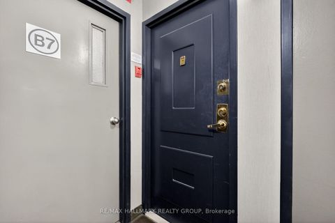 Photo 4 at 705 - 141 Somerset Street W, Ottawa Centre/Golden Triangle, Ottawa Centre