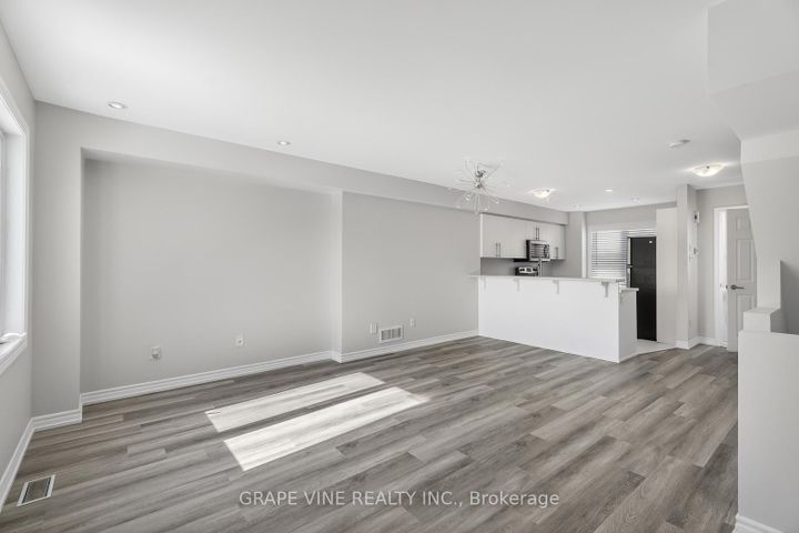 Photo 7 at 750 Sanibel Private, Nepean (Westcliffe Estates), Ottawa