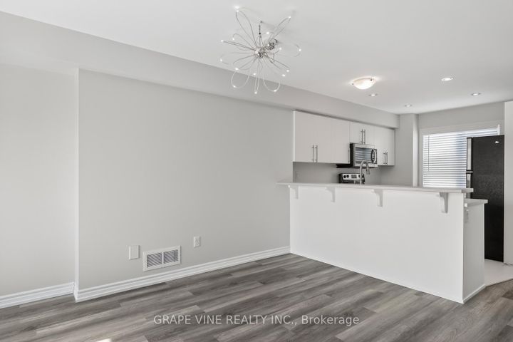Photo 9 at 750 Sanibel Private, Nepean (Westcliffe Estates), Ottawa