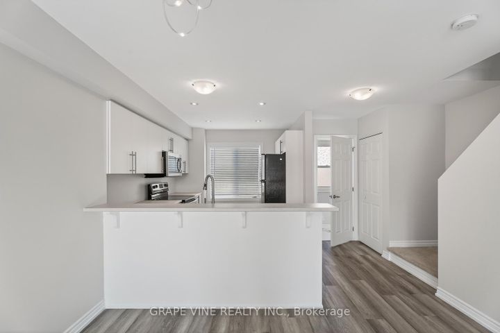 Photo 10 at 750 Sanibel Private, Nepean (Westcliffe Estates), Ottawa