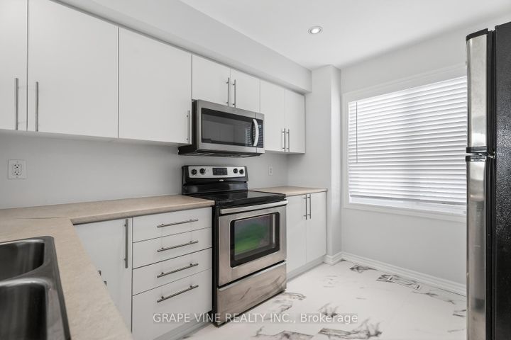 Photo 12 at 750 Sanibel Private, Nepean (Westcliffe Estates), Ottawa