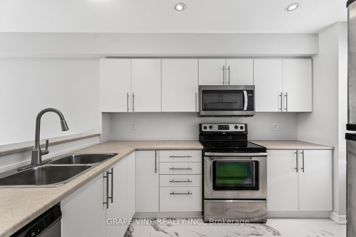 Photo 13 at 750 Sanibel Private, Nepean (Westcliffe Estates), Ottawa