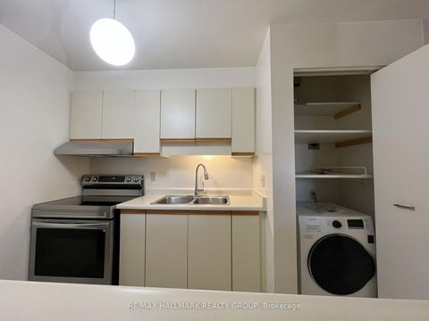 Photo 3 at 310 - 214 Viewmount Drive, Nepean (Borden Farm/Stewart Farm/Carleton Heights/Parkwood Hills), Ottawa