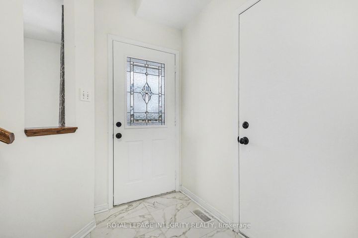 Photo 2 at 77 Daventry Crescent, Nepean (Longfields), Ottawa