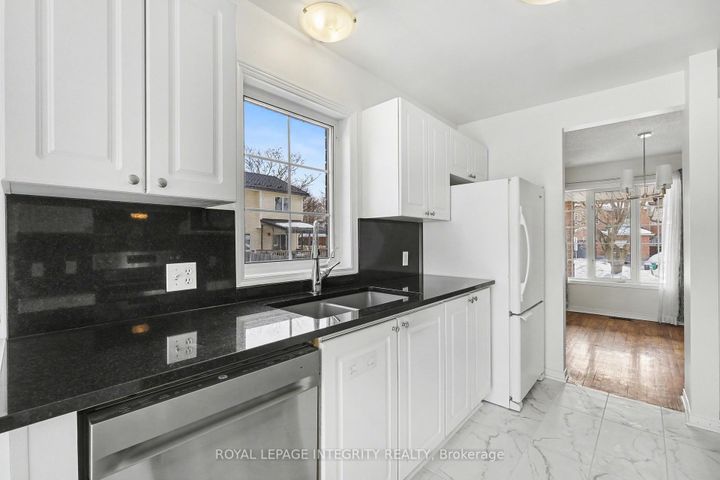 Photo 8 at 77 Daventry Crescent, Nepean (Longfields), Ottawa