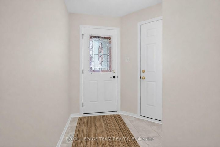 Photo 2 at 84 Newborough Crescent, Nepean (Barrhaven East), Ottawa