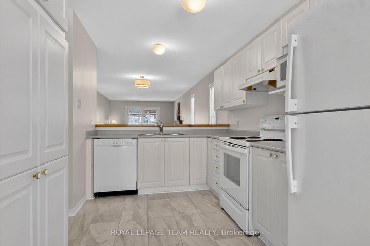Photo 6 at 84 Newborough Crescent, Nepean (Barrhaven East), Ottawa